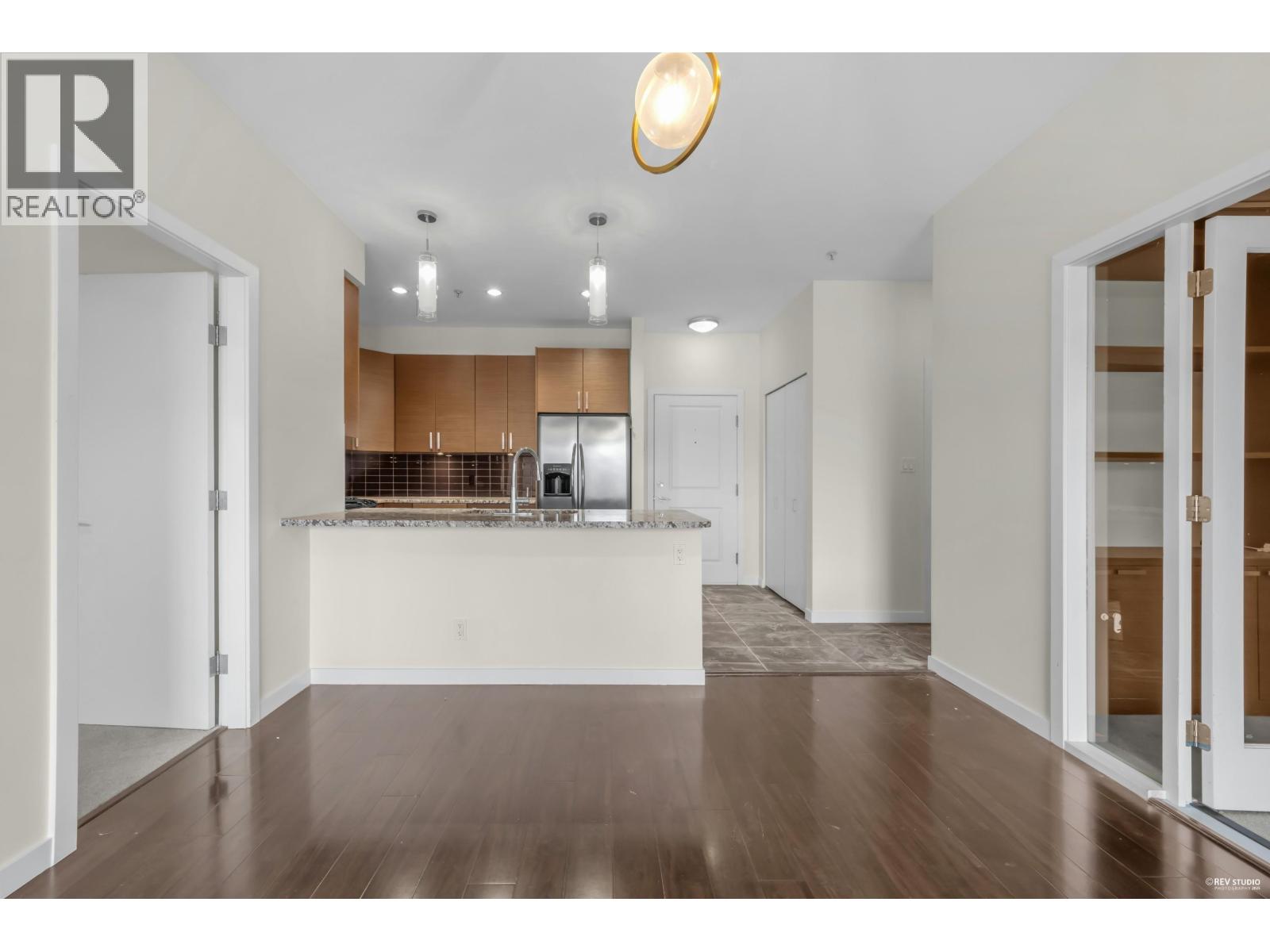 210 288 HAMPTON STREET, New Westminster