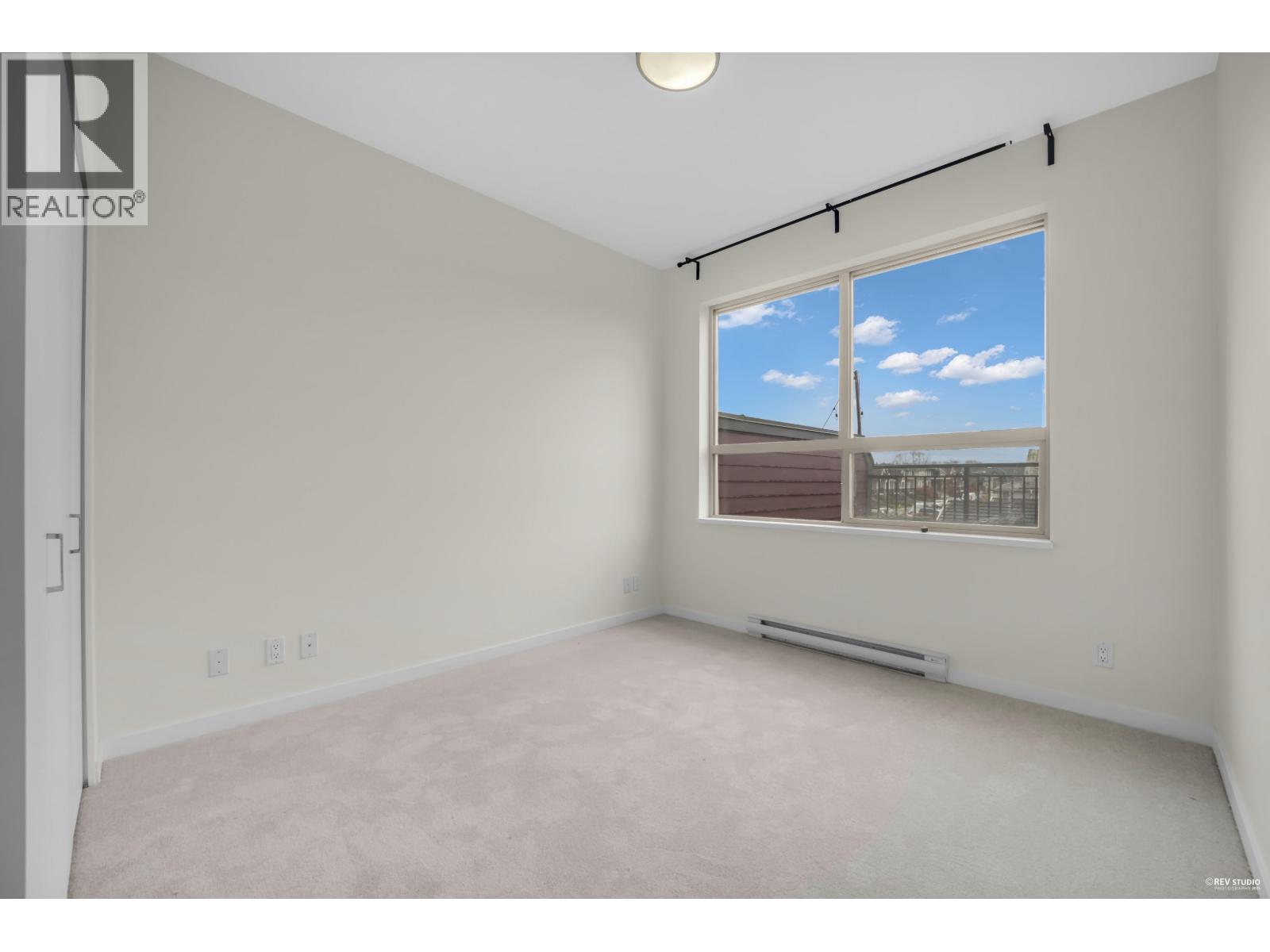 210 288 HAMPTON STREET, New Westminster