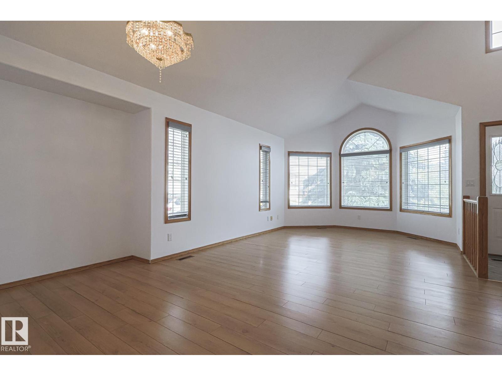 4631 43 AV NW, Edmonton