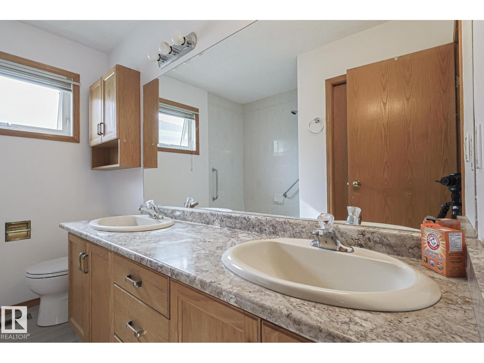 4631 43 AV NW, Edmonton