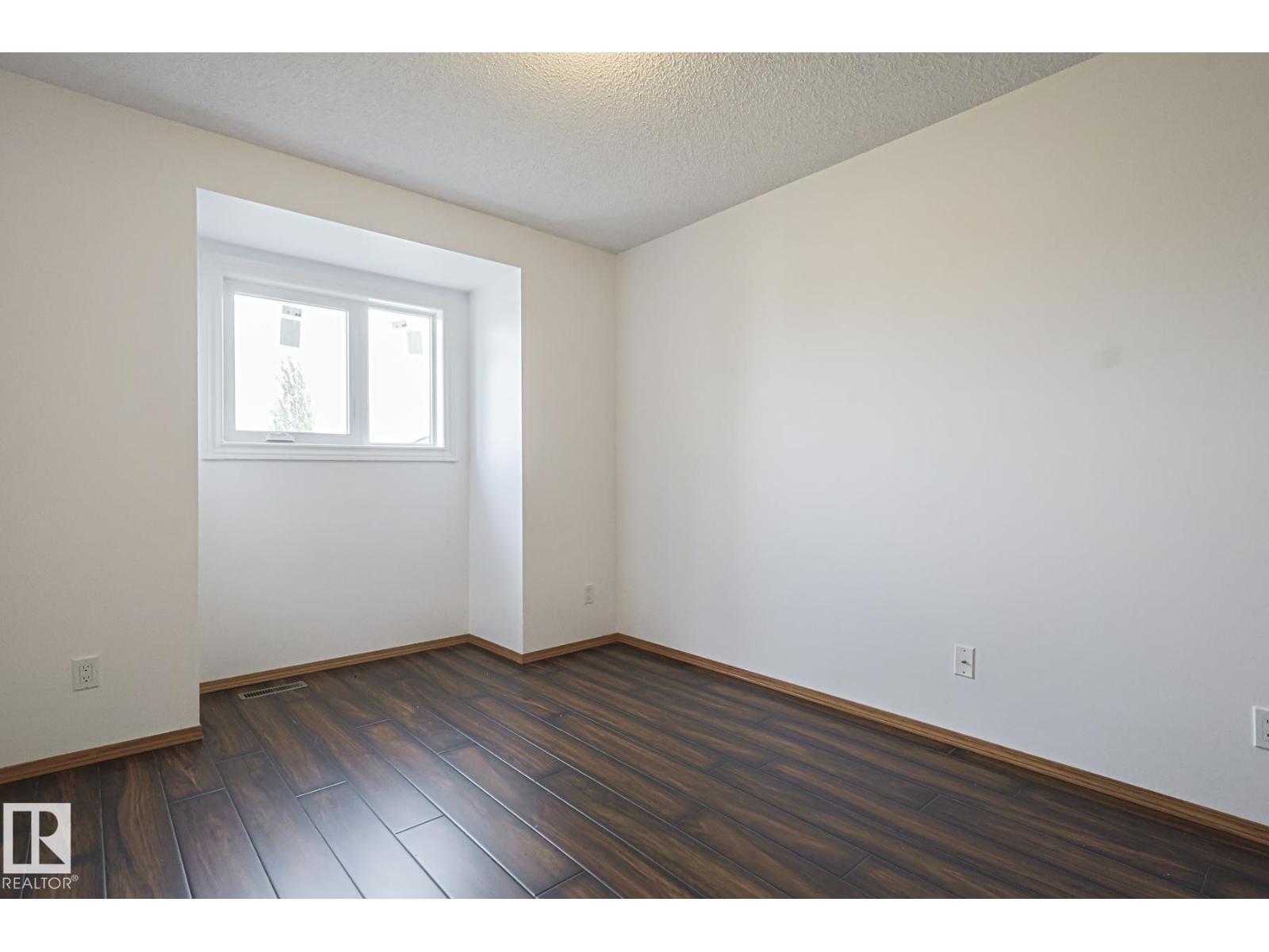 4631 43 AV NW, Edmonton