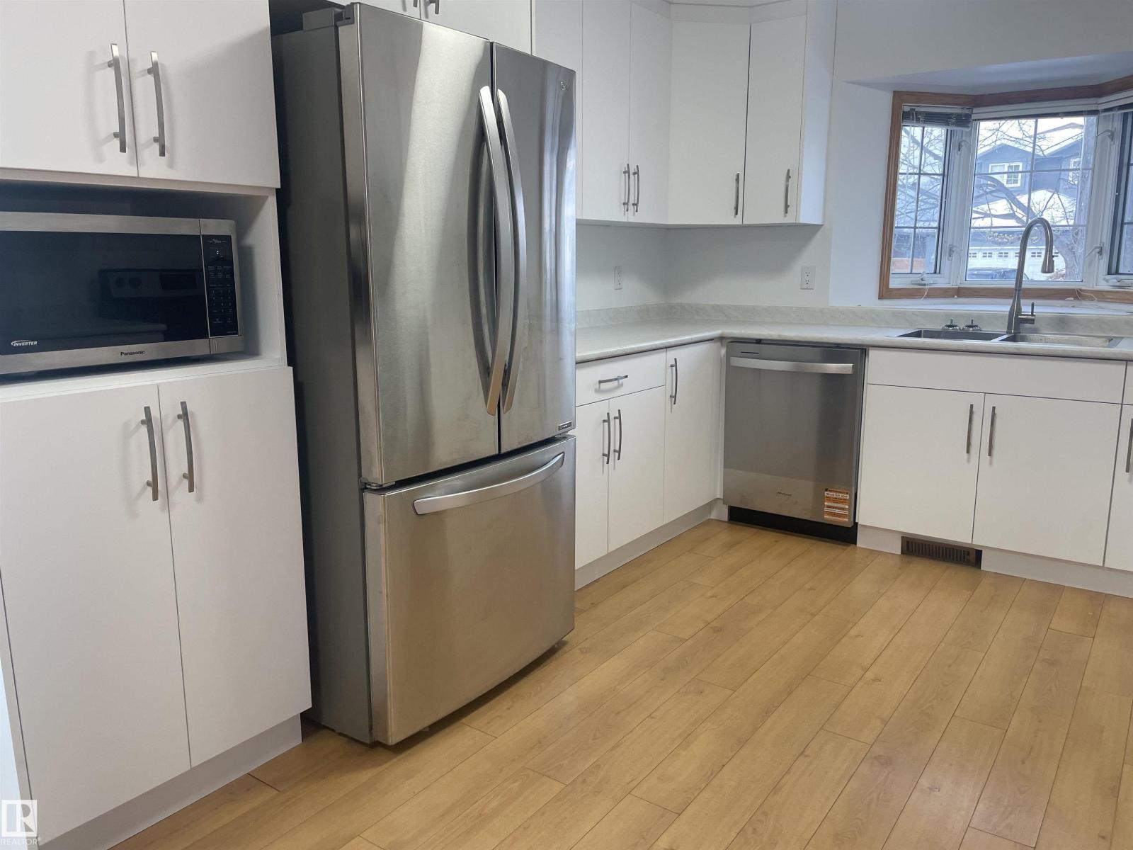 4631 43 AV NW, Edmonton