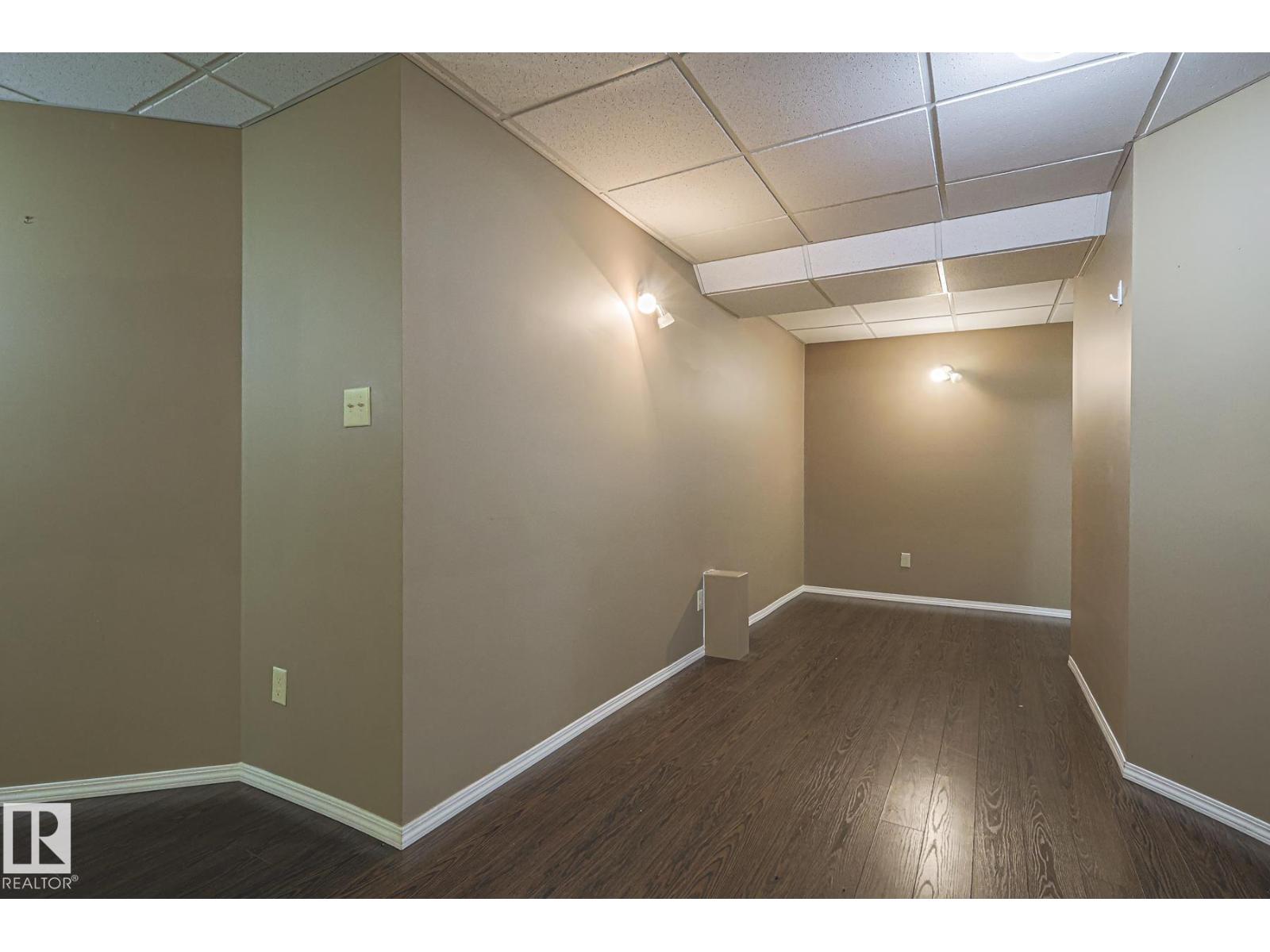 4631 43 AV NW, Edmonton