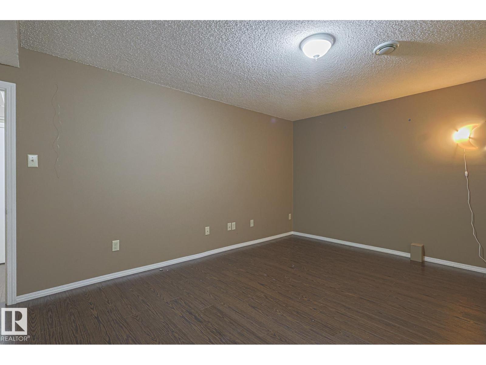 4631 43 AV NW, Edmonton