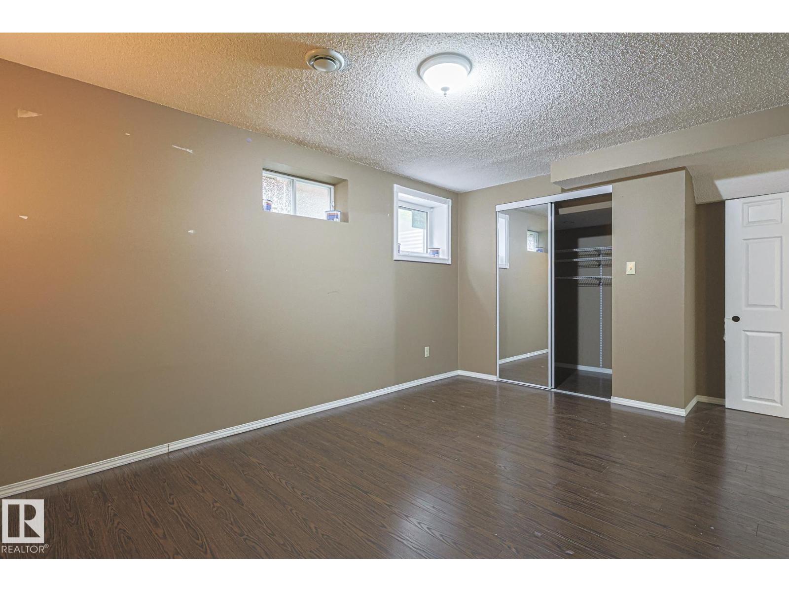 4631 43 AV NW, Edmonton