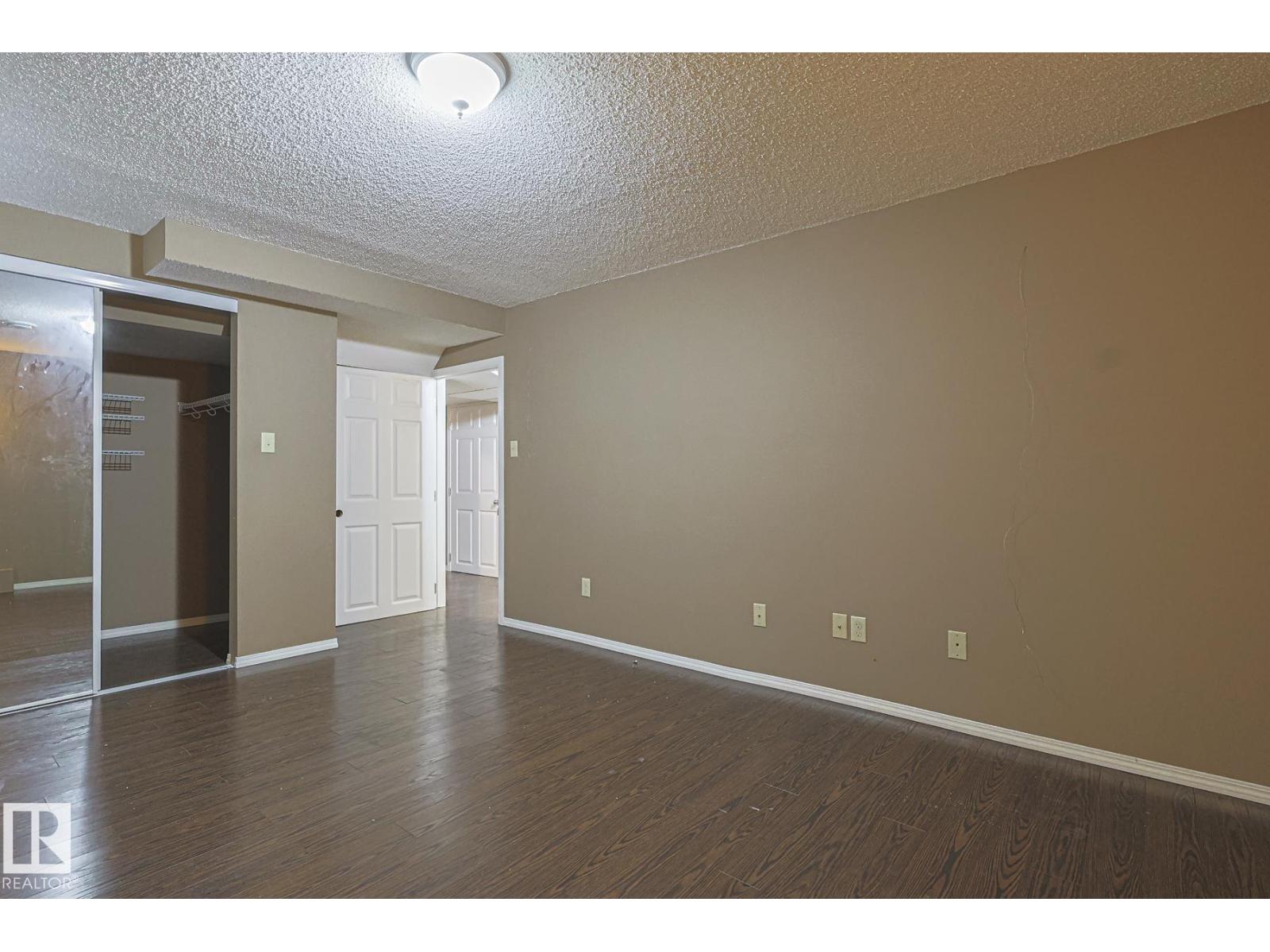 4631 43 AV NW, Edmonton