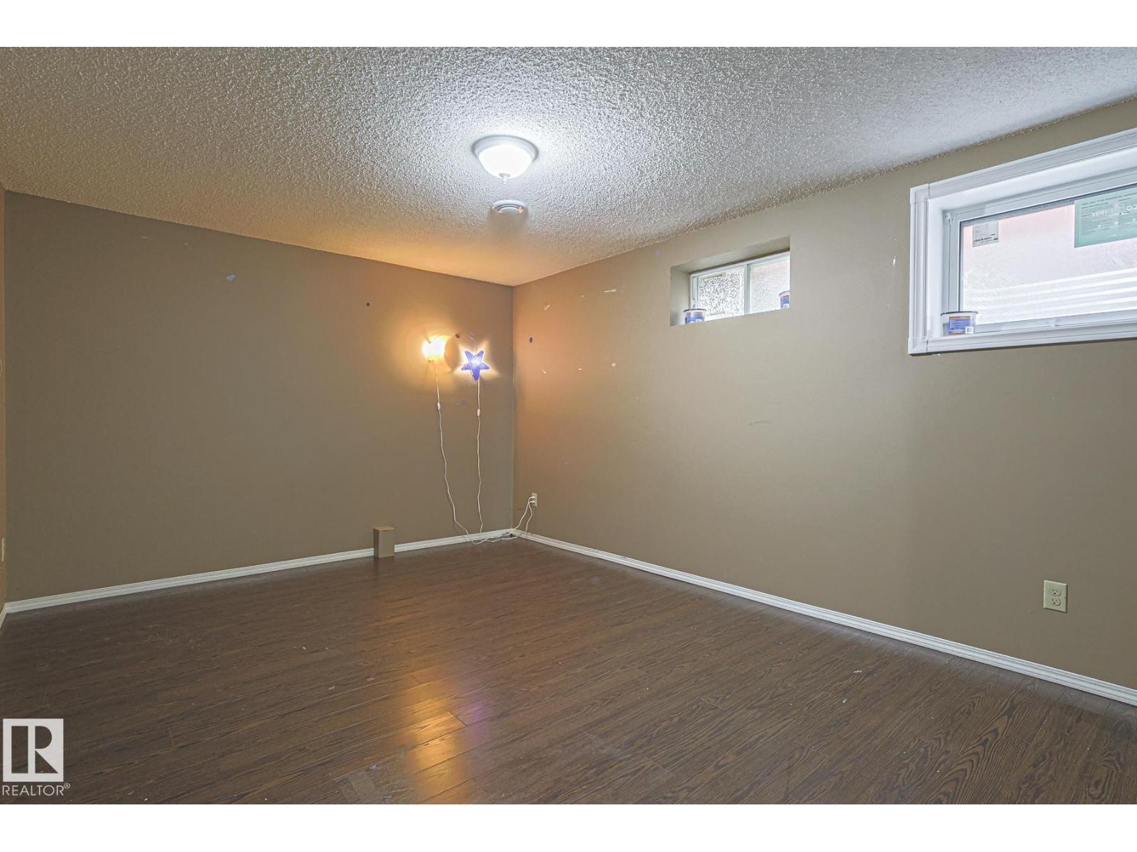 4631 43 AV NW, Edmonton