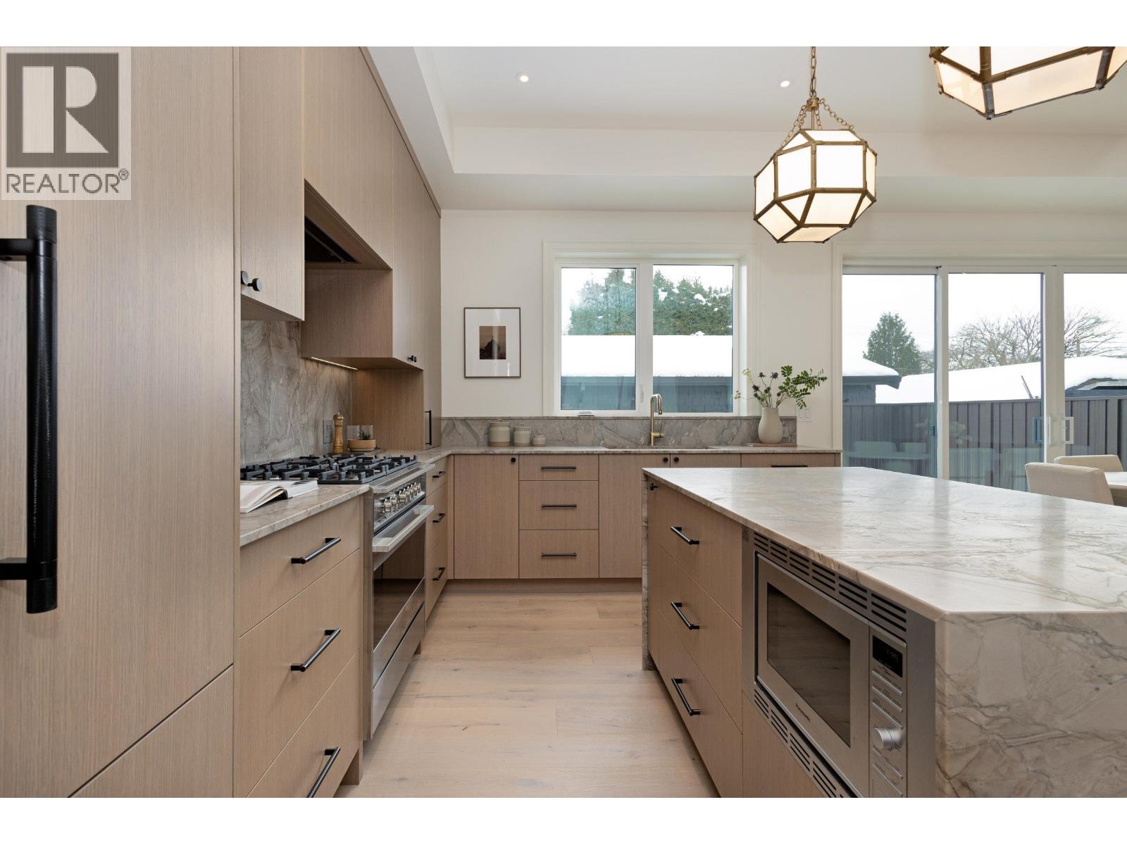 2382 E 5TH AVENUE, Vancouver