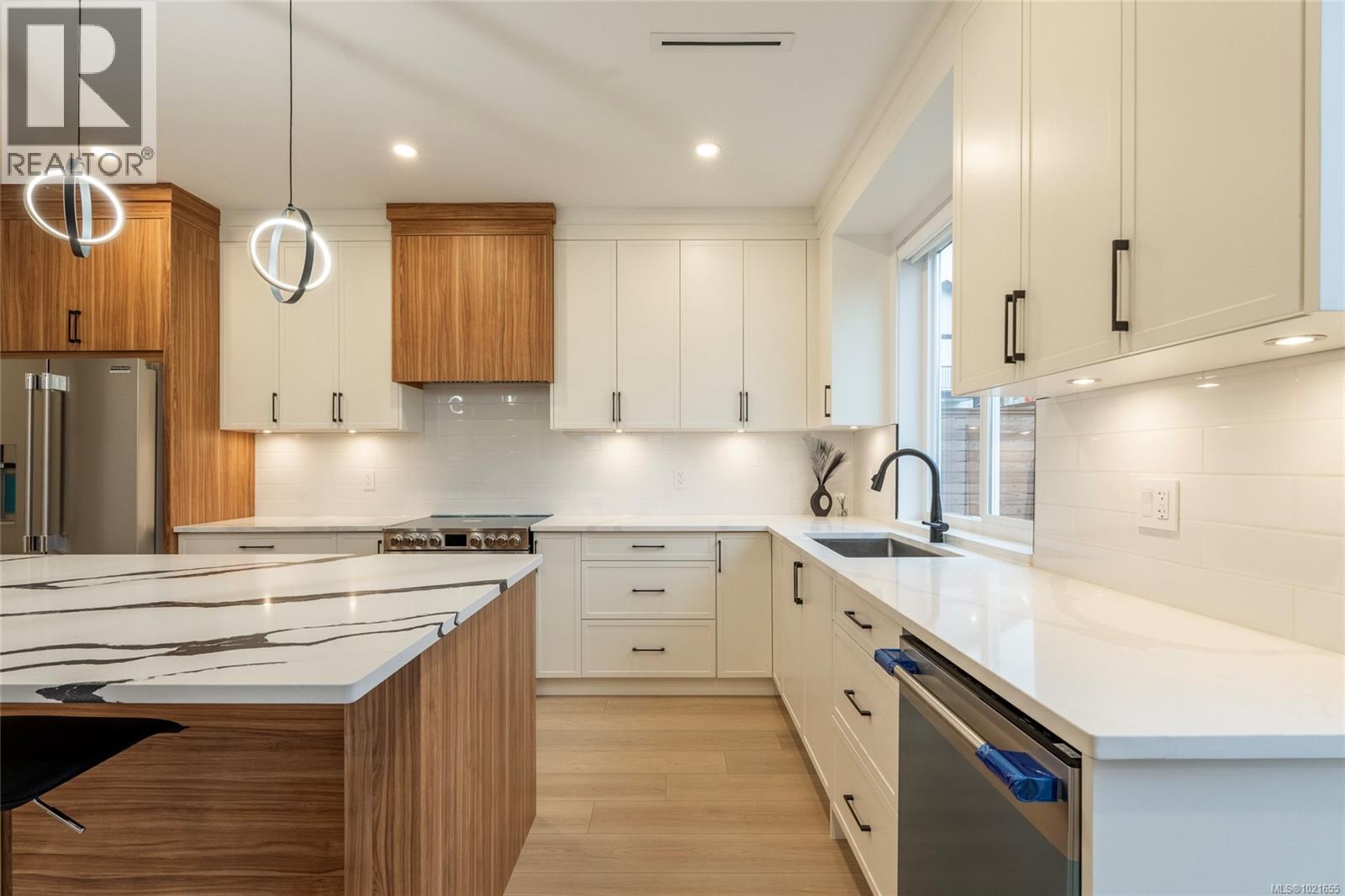 2346 Swallow Pl, Langford