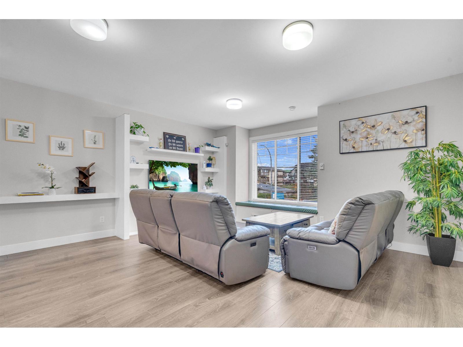 2 32035 MT WADDINGTON AVENUE, Abbotsford