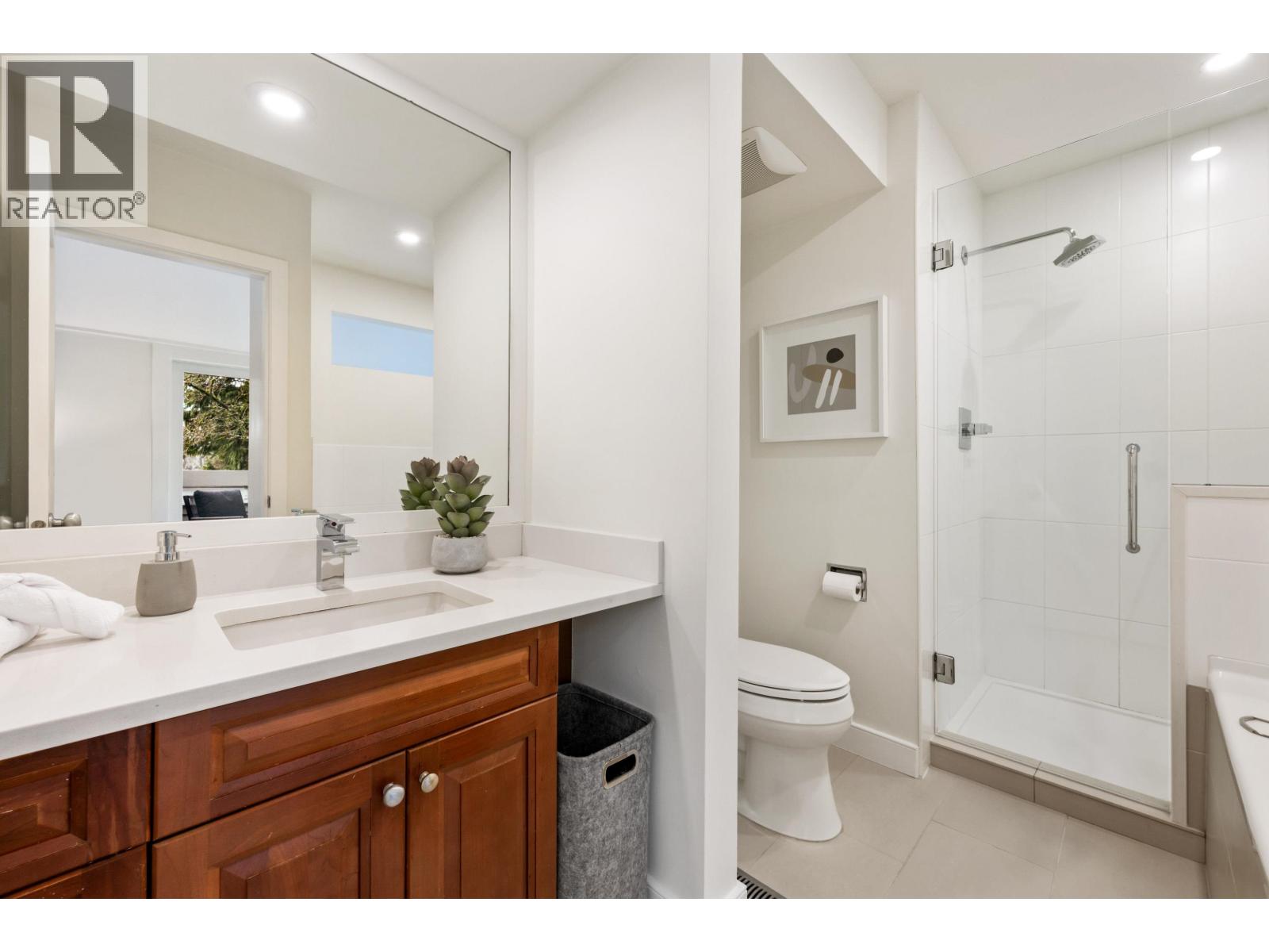 25 4957 MARINE DRIVE, West Vancouver