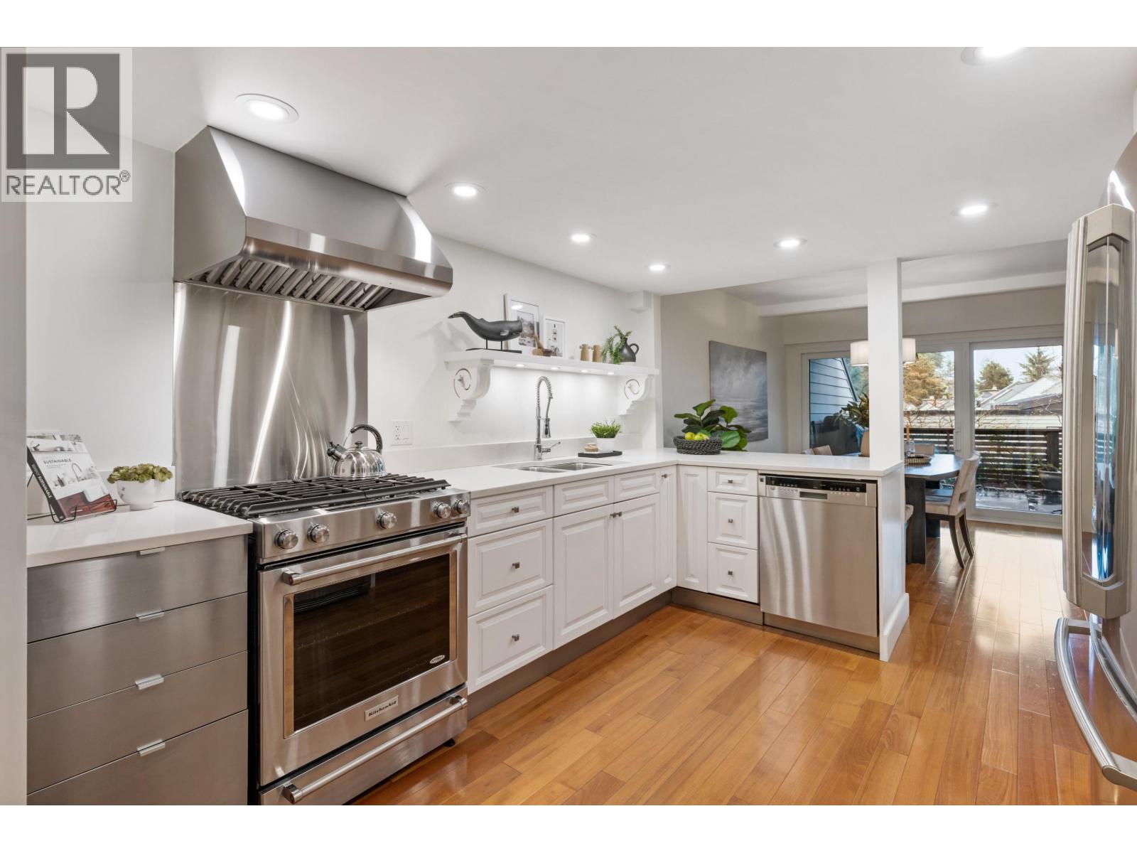 25 4957 MARINE DRIVE, West Vancouver