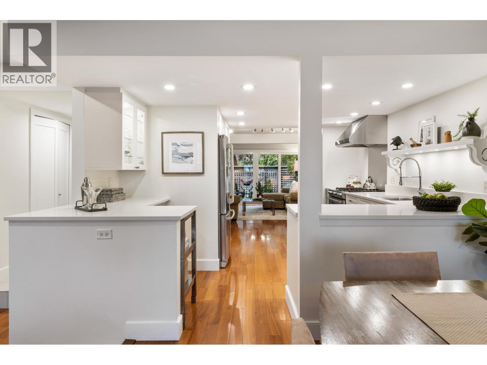 25 4957 MARINE DRIVE, West Vancouver