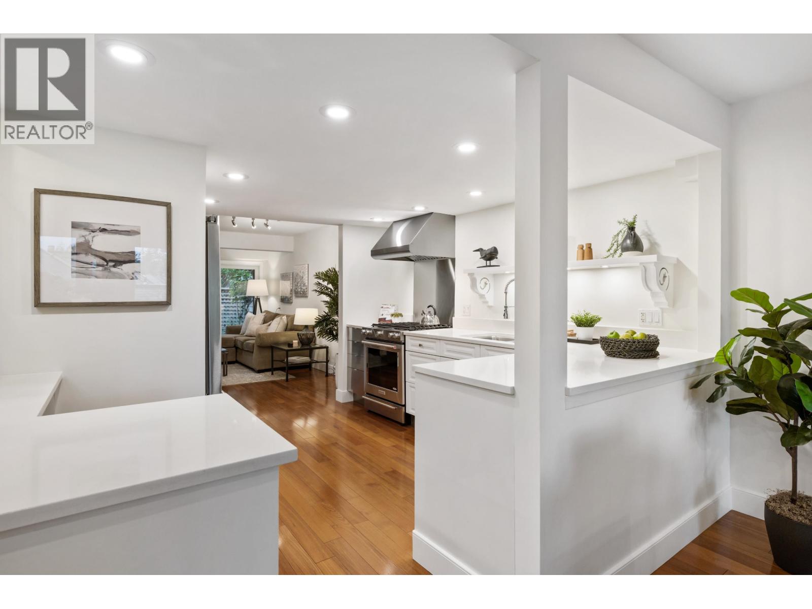 25 4957 MARINE DRIVE, West Vancouver