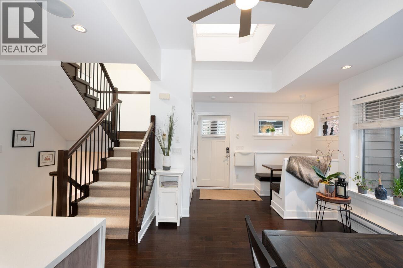 250 E 10TH STREET, North Vancouver