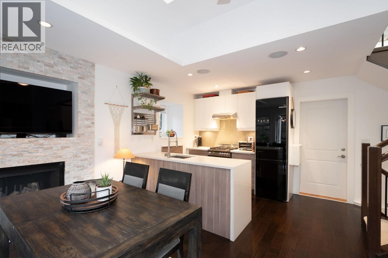 250 E 10TH STREET, North Vancouver