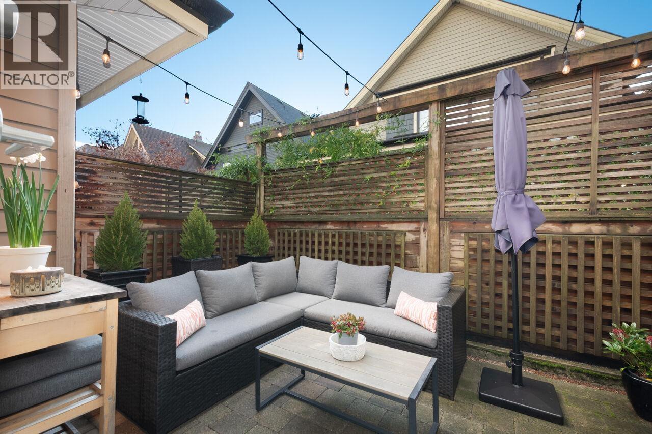 250 E 10TH STREET, North Vancouver