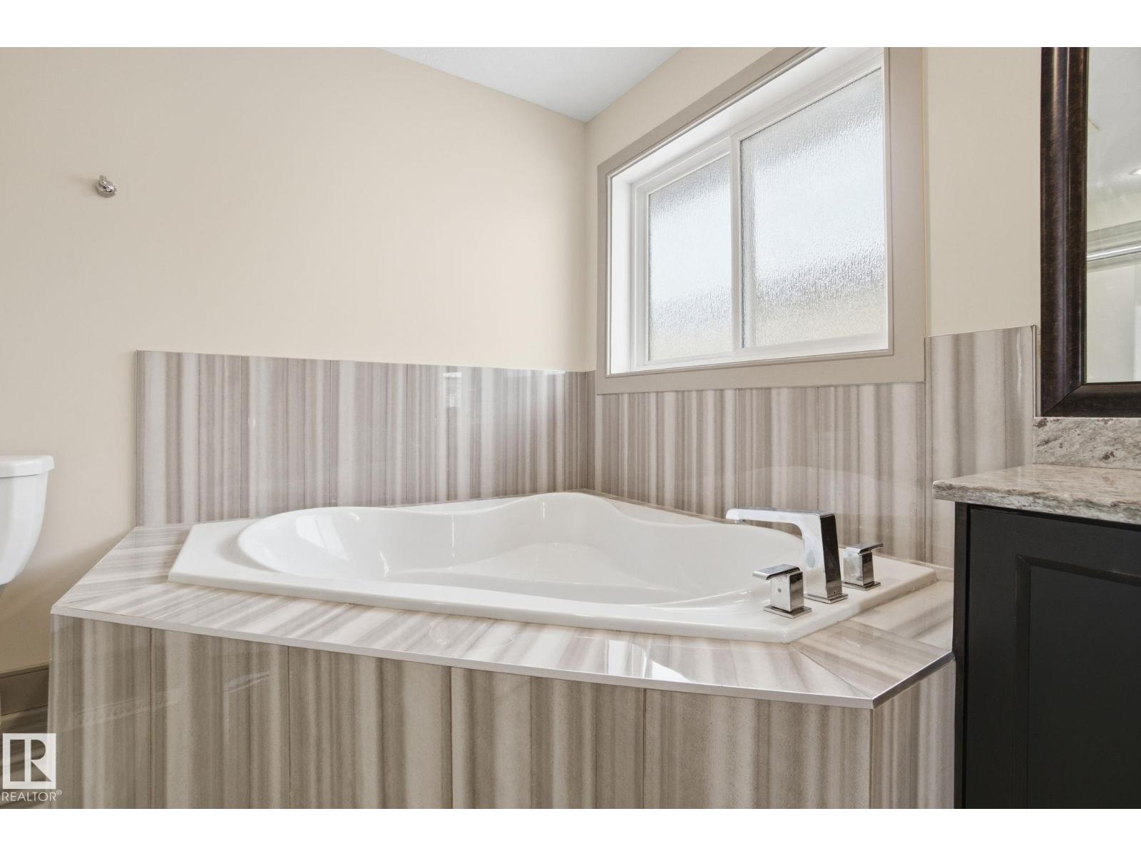 647 FRASER VISTA VS NW, Edmonton