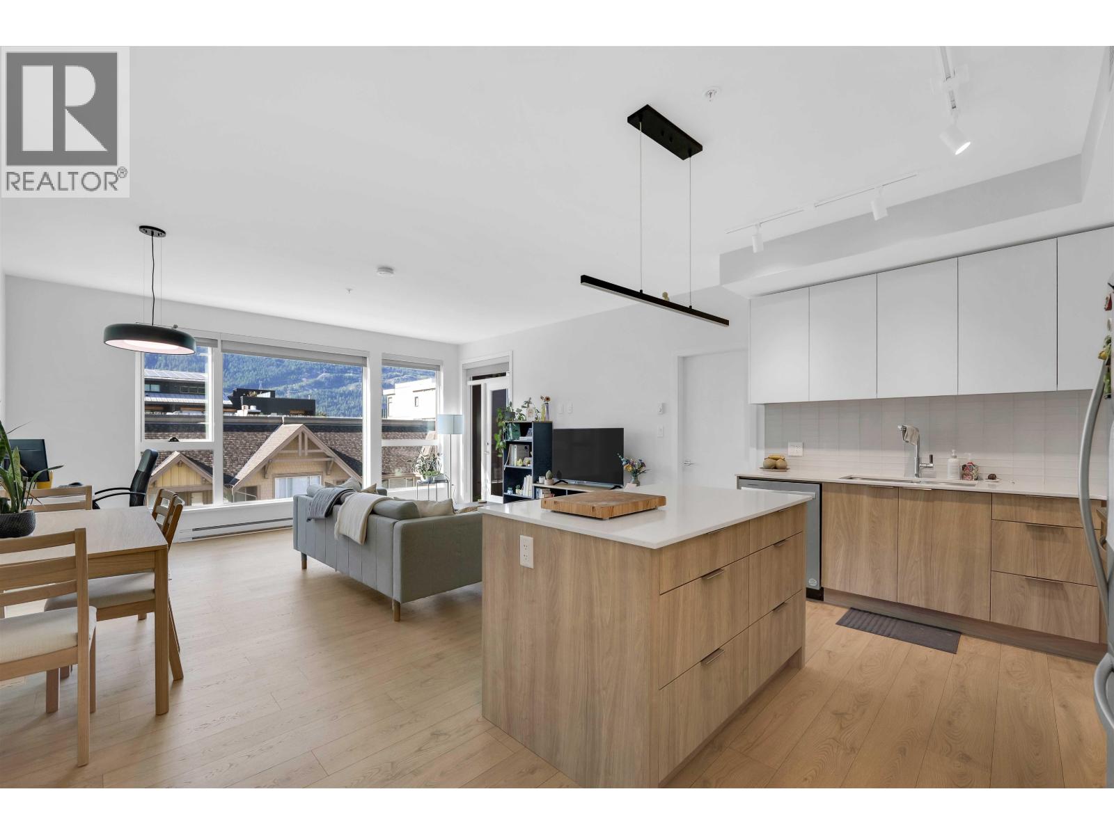 607 1365 VICTORIA STREET, Squamish