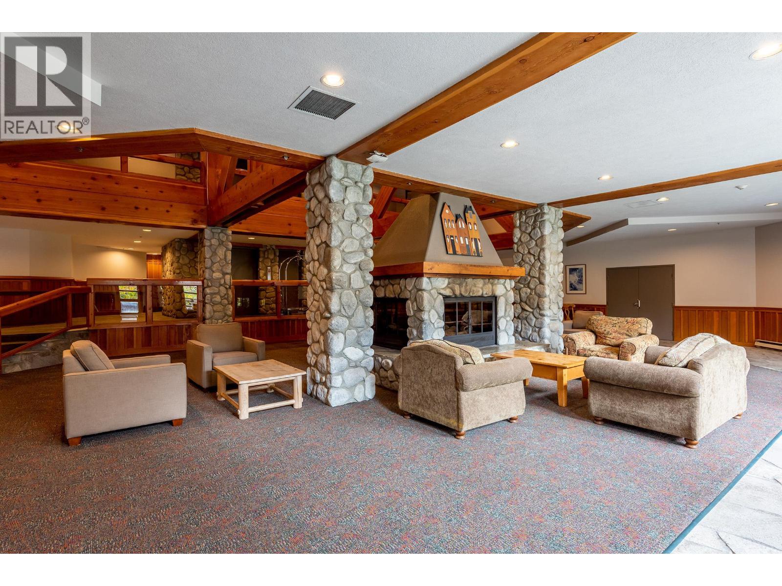 322 2050 LAKE PLACID ROAD, Whistler