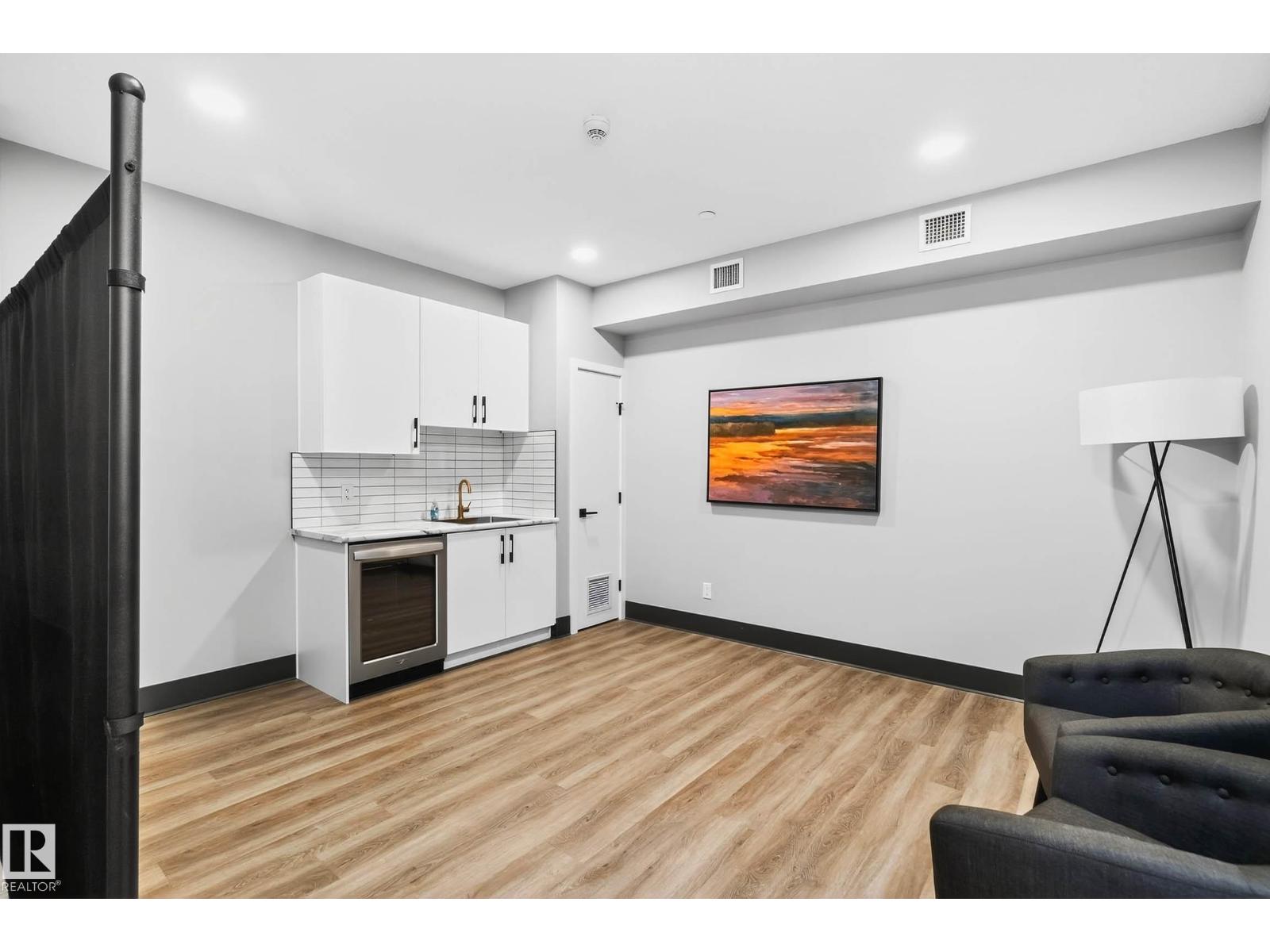 #303 7463 MAY CM NW, Edmonton