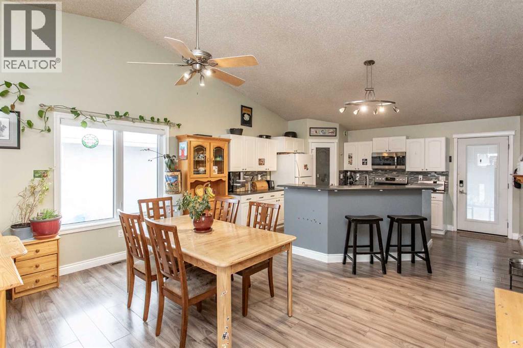 34 Iron Wolf Ridge - Photo 4 of 33, Lacombe, Alberta