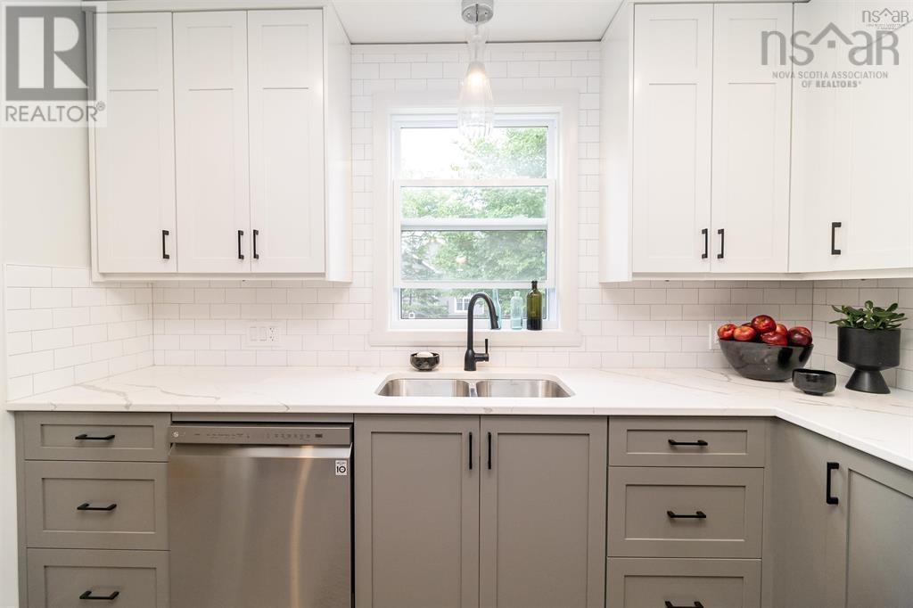 Property 12 of 28 of 2892 Connaught Avenue