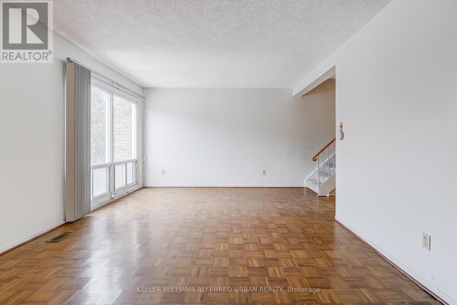 #18 653 VILLAGE PARKWAY - 10