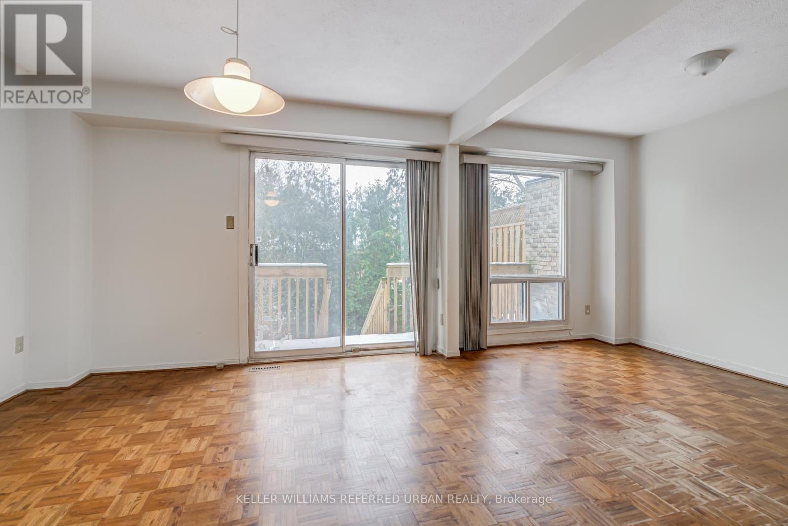 #18 653 VILLAGE PARKWAY - 12