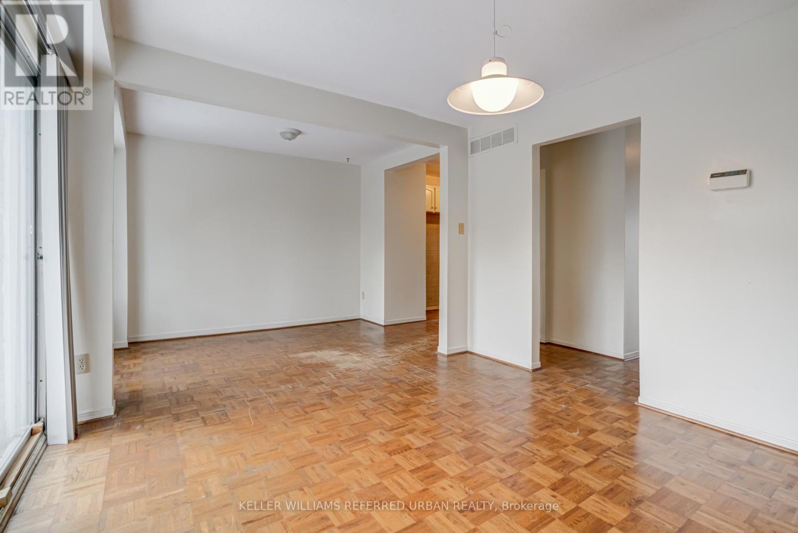 #18 653 VILLAGE PARKWAY - 15