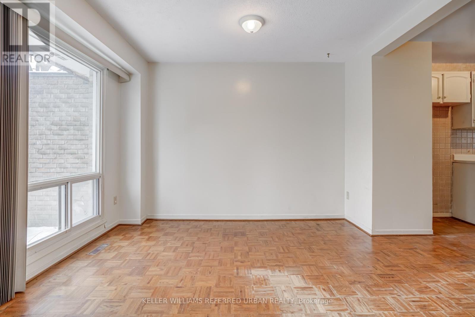 #18 653 VILLAGE PARKWAY - 16