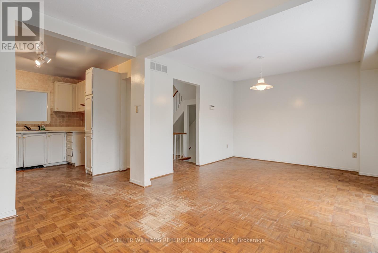 #18 653 VILLAGE PARKWAY - 17