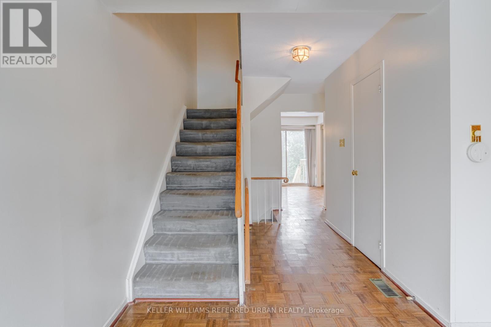 #18 653 VILLAGE PARKWAY - 23