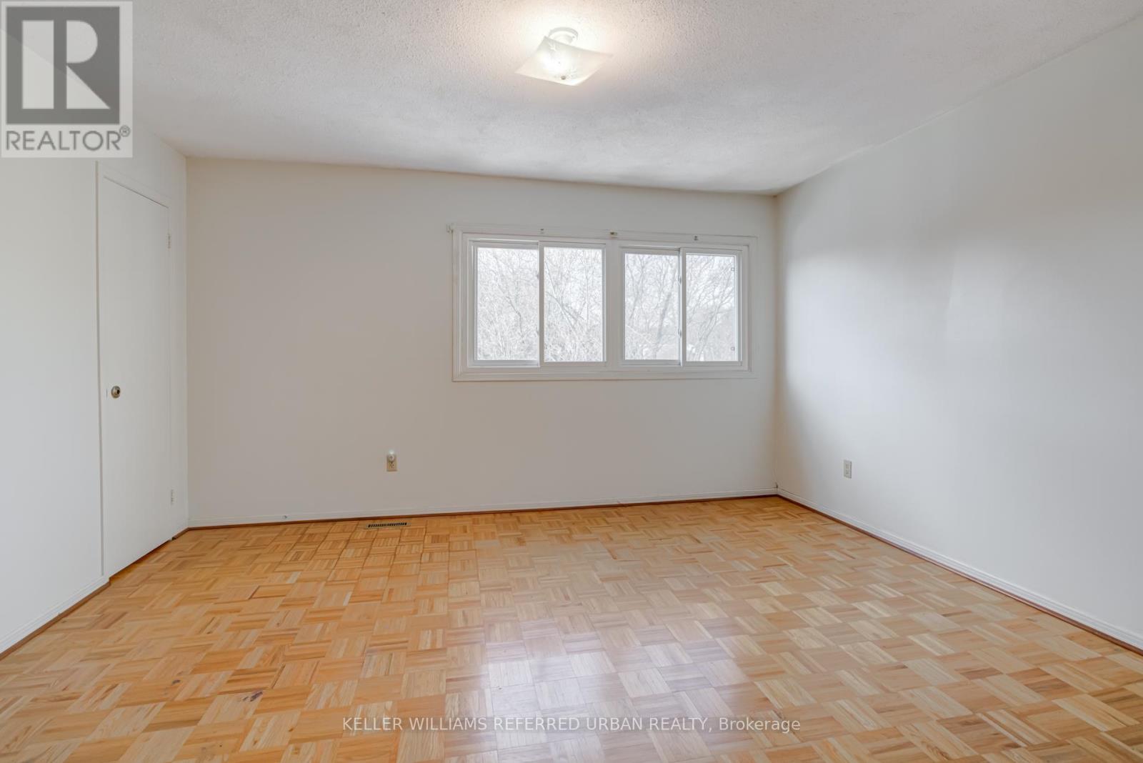 #18 653 VILLAGE PARKWAY - 25