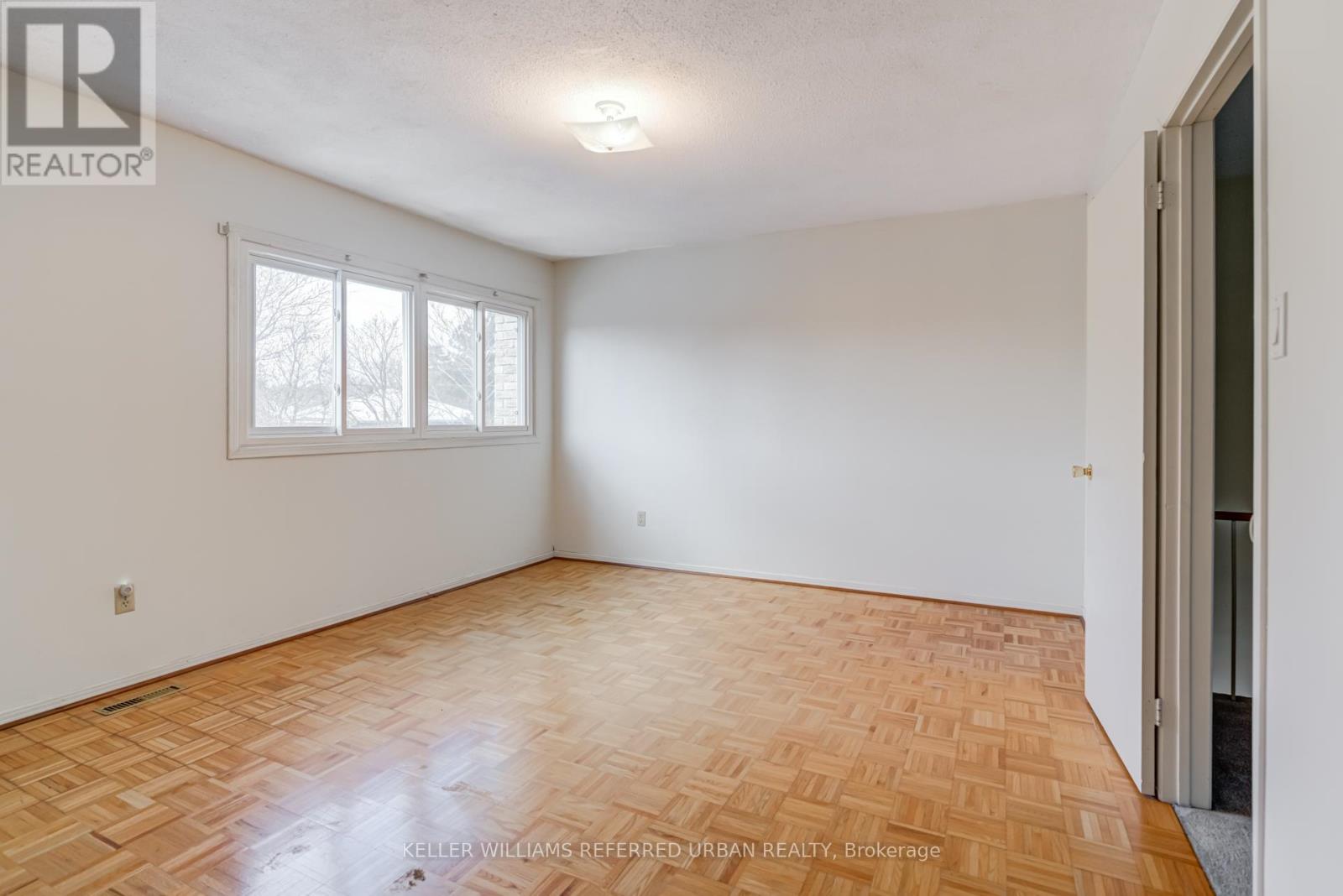 #18 653 VILLAGE PARKWAY - 26