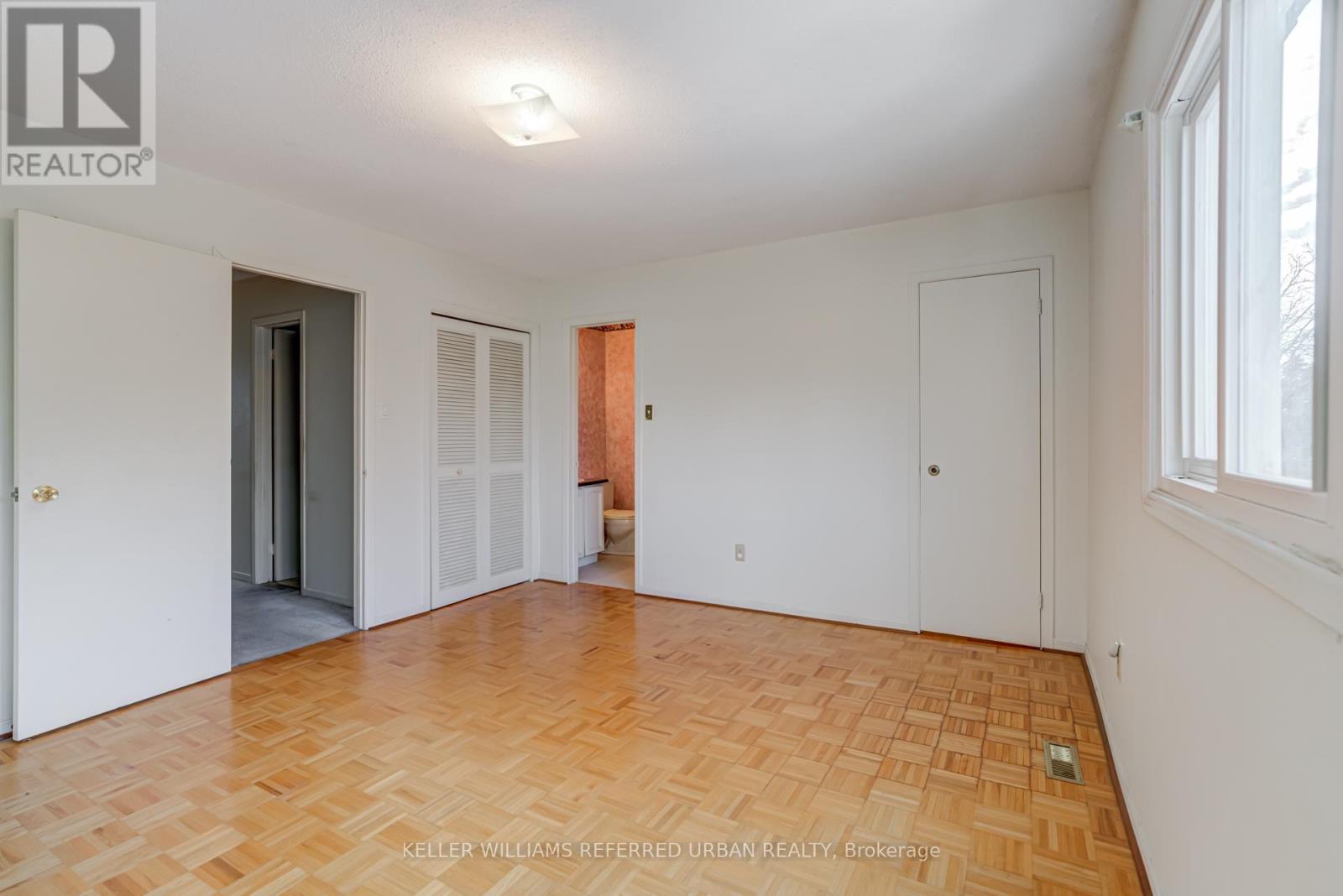#18 653 VILLAGE PARKWAY - 28