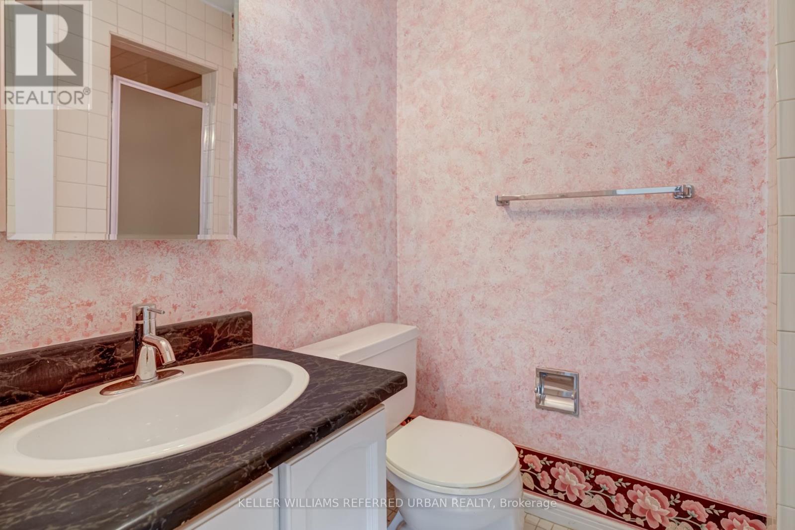 #18 653 VILLAGE PARKWAY - 29