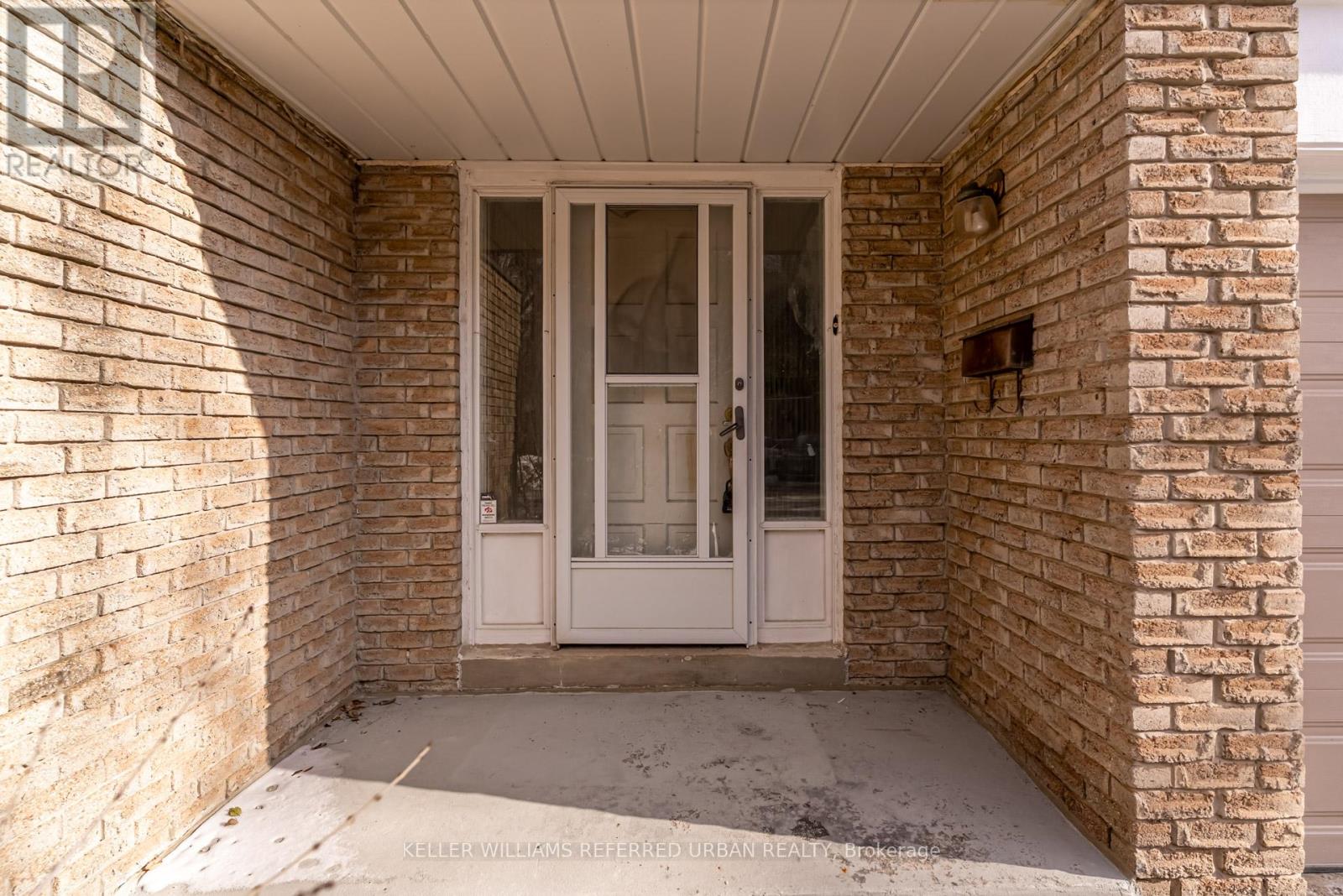 #18 653 VILLAGE PARKWAY - 3