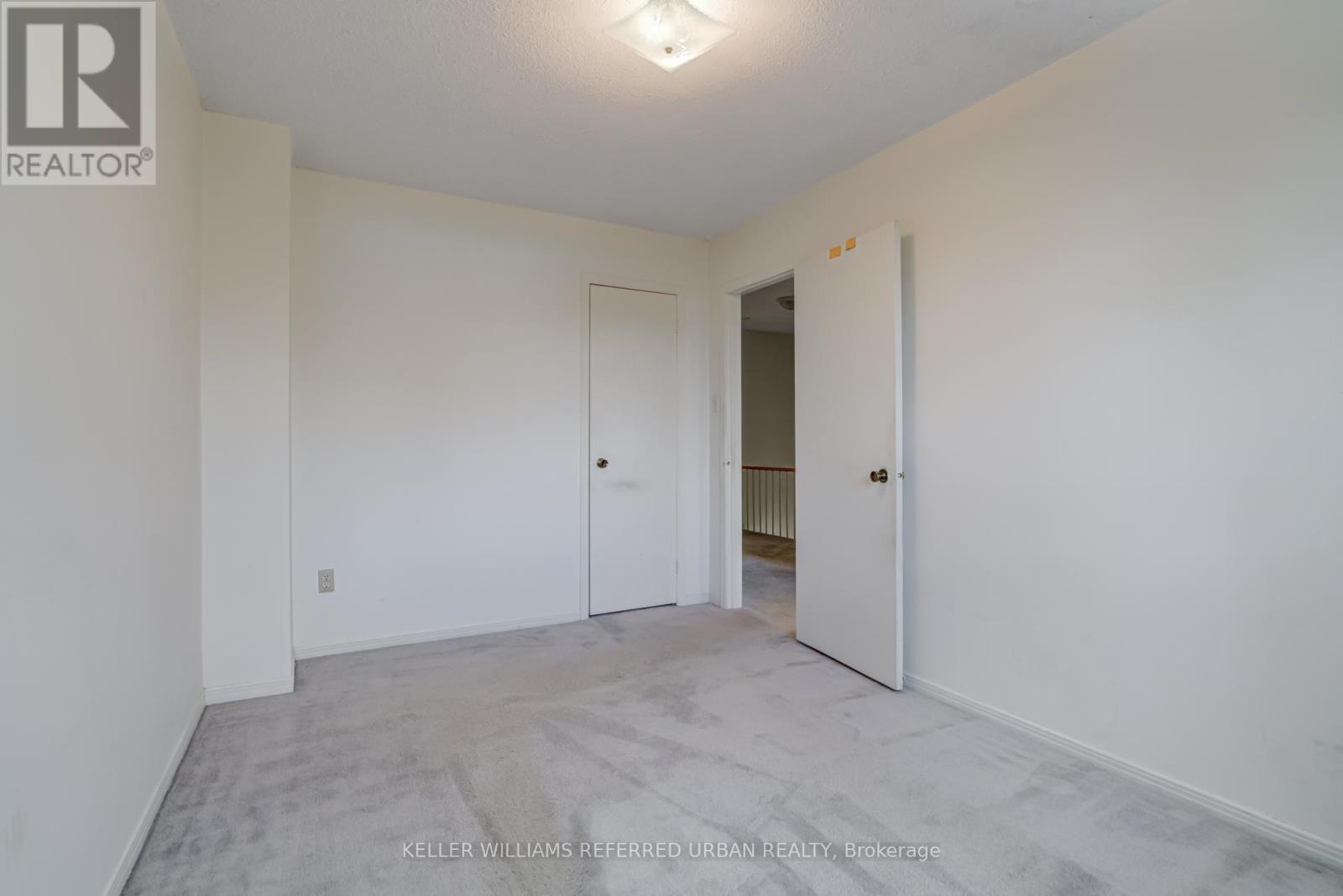 #18 653 VILLAGE PARKWAY - 34