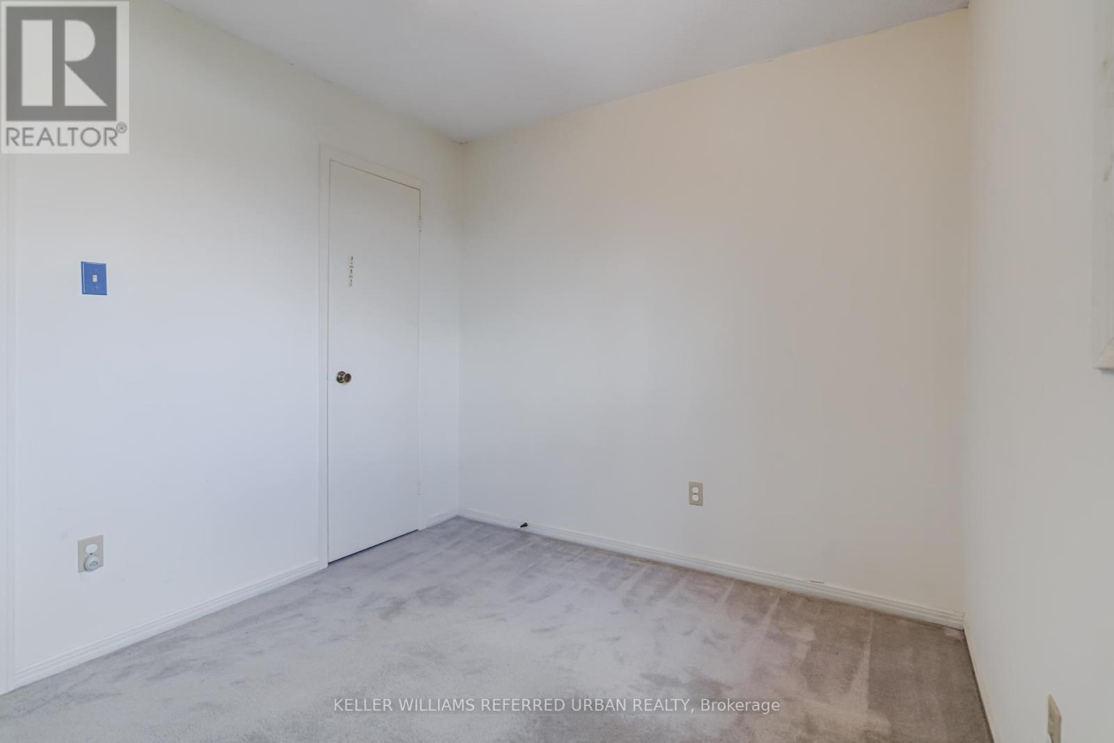 #18 653 VILLAGE PARKWAY - 37