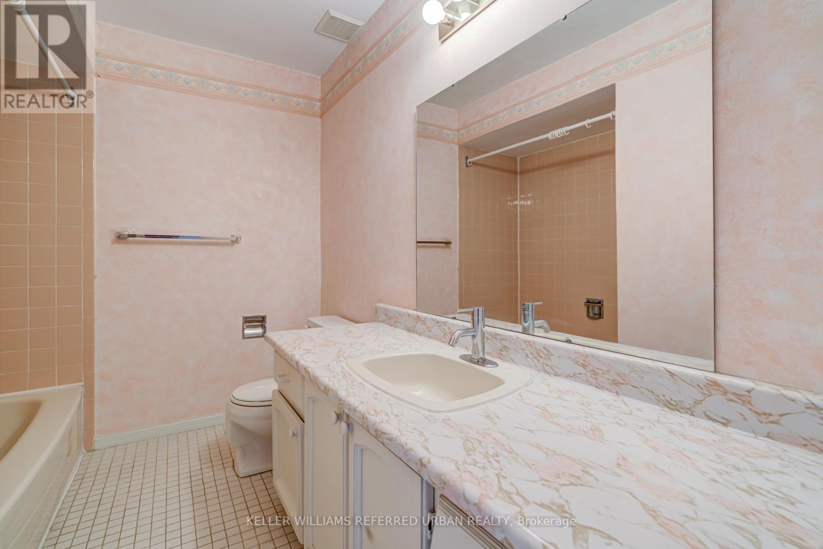 #18 653 VILLAGE PARKWAY - 38