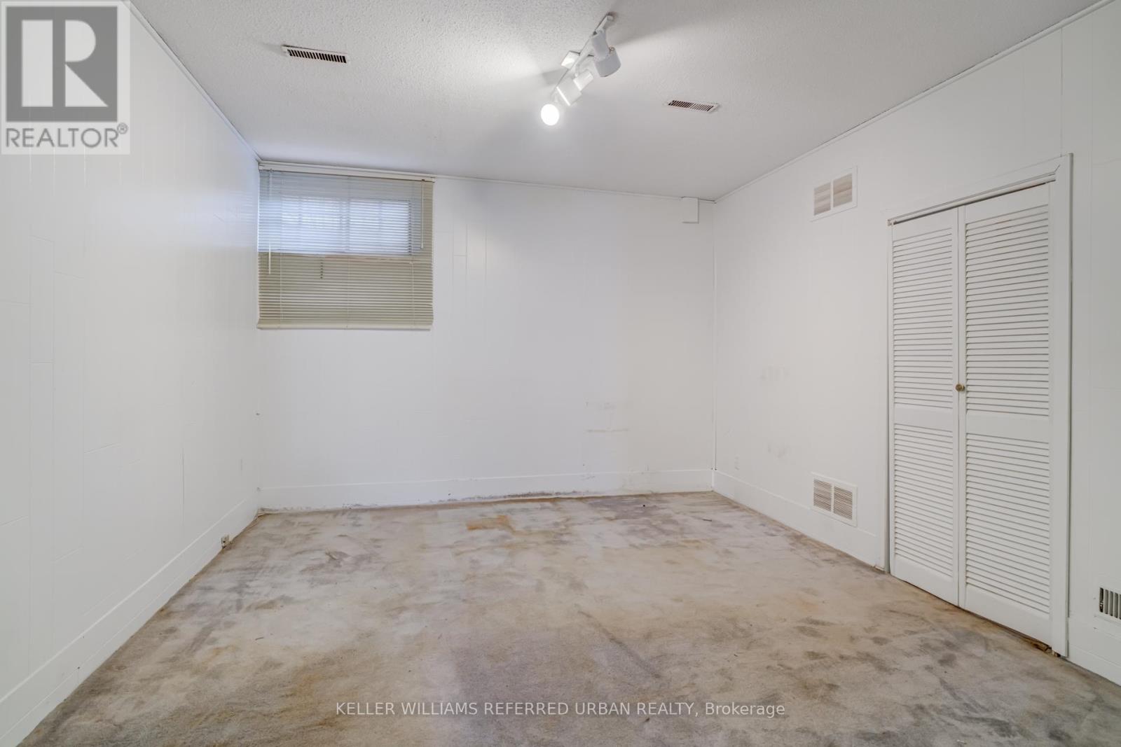 #18 653 VILLAGE PARKWAY - 40