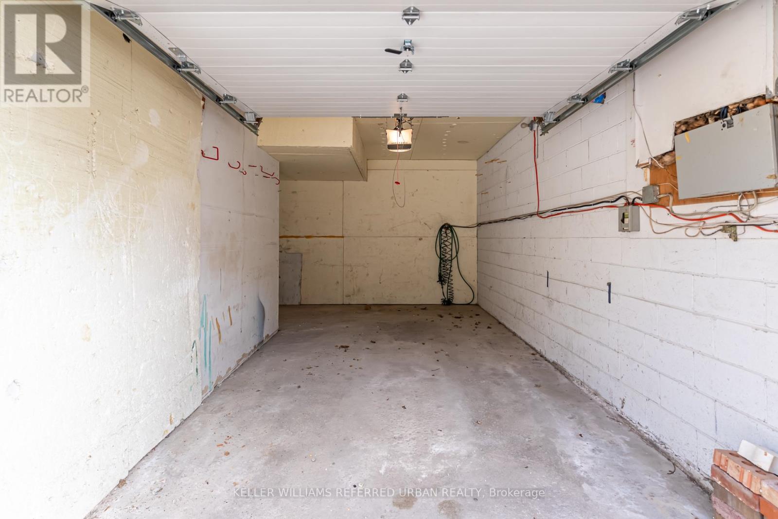 #18 653 VILLAGE PARKWAY - 47