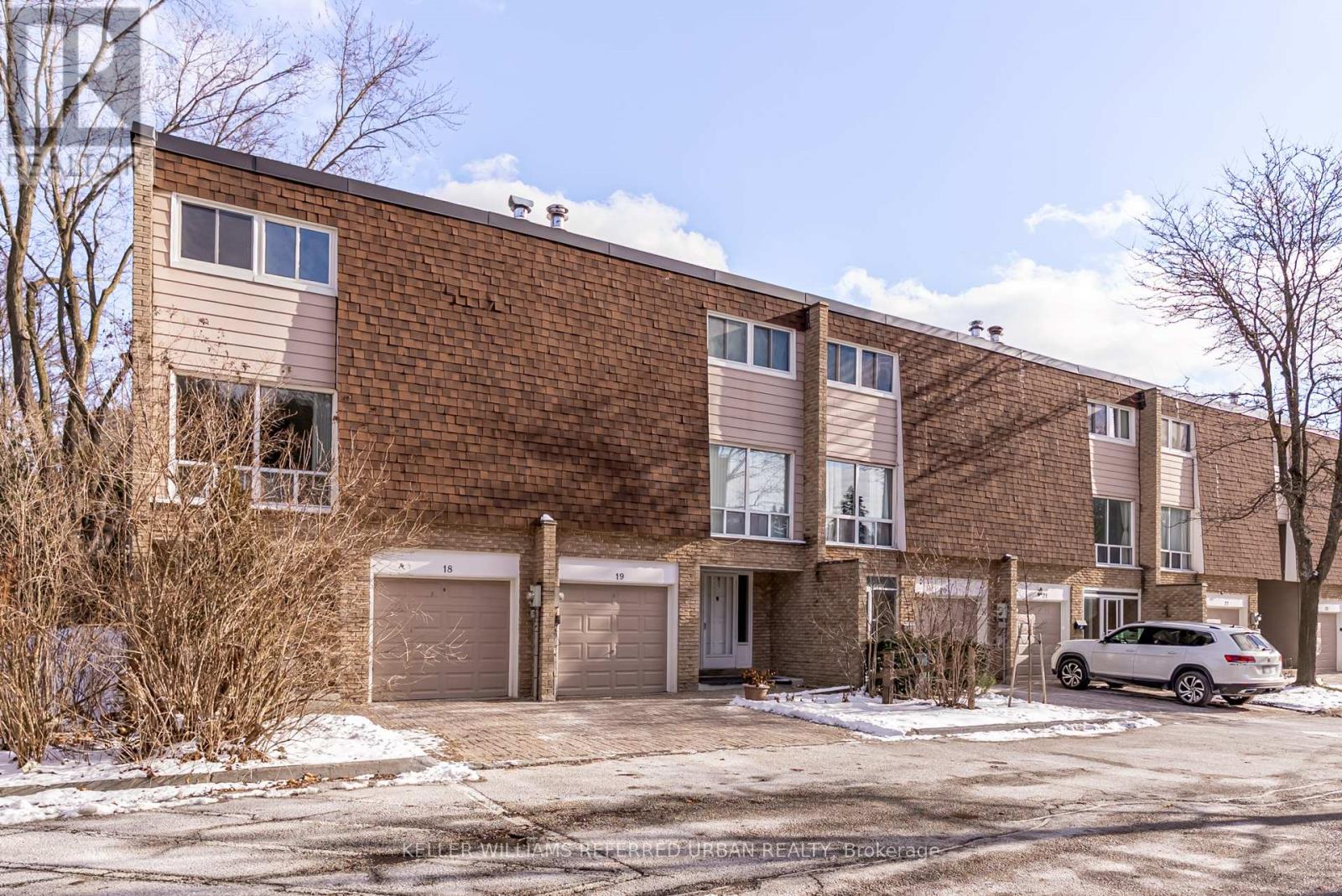 #18 653 VILLAGE PARKWAY - 48