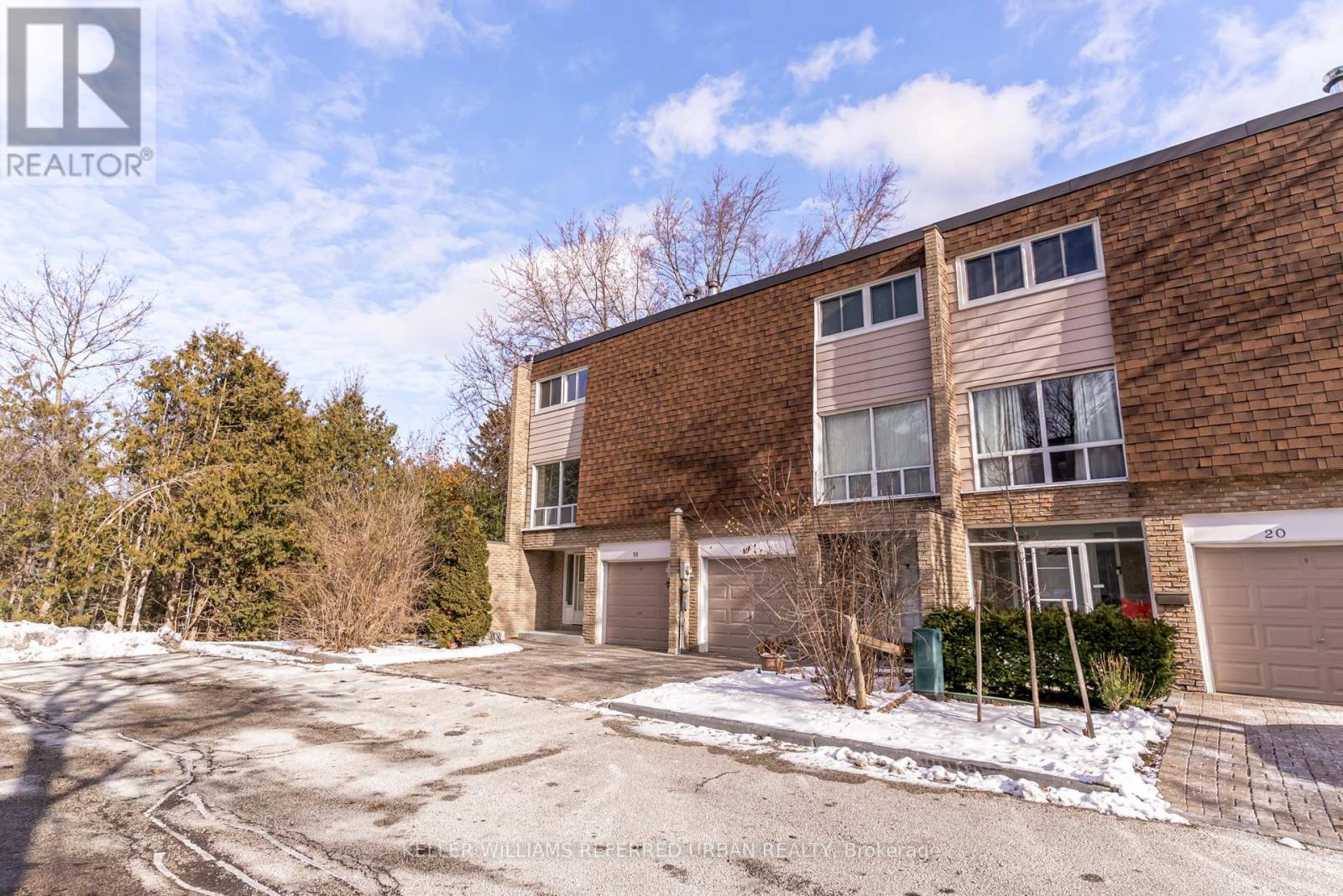 #18 653 VILLAGE PARKWAY - 49