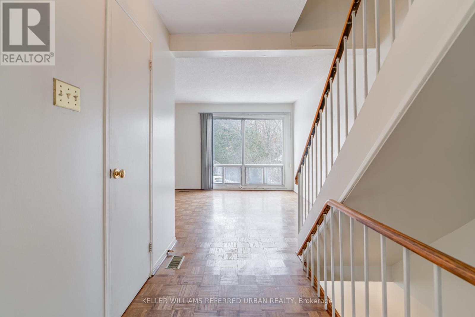 #18 653 VILLAGE PARKWAY - 6