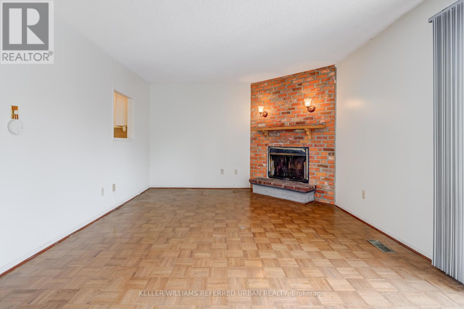 #18 653 VILLAGE PARKWAY - 8