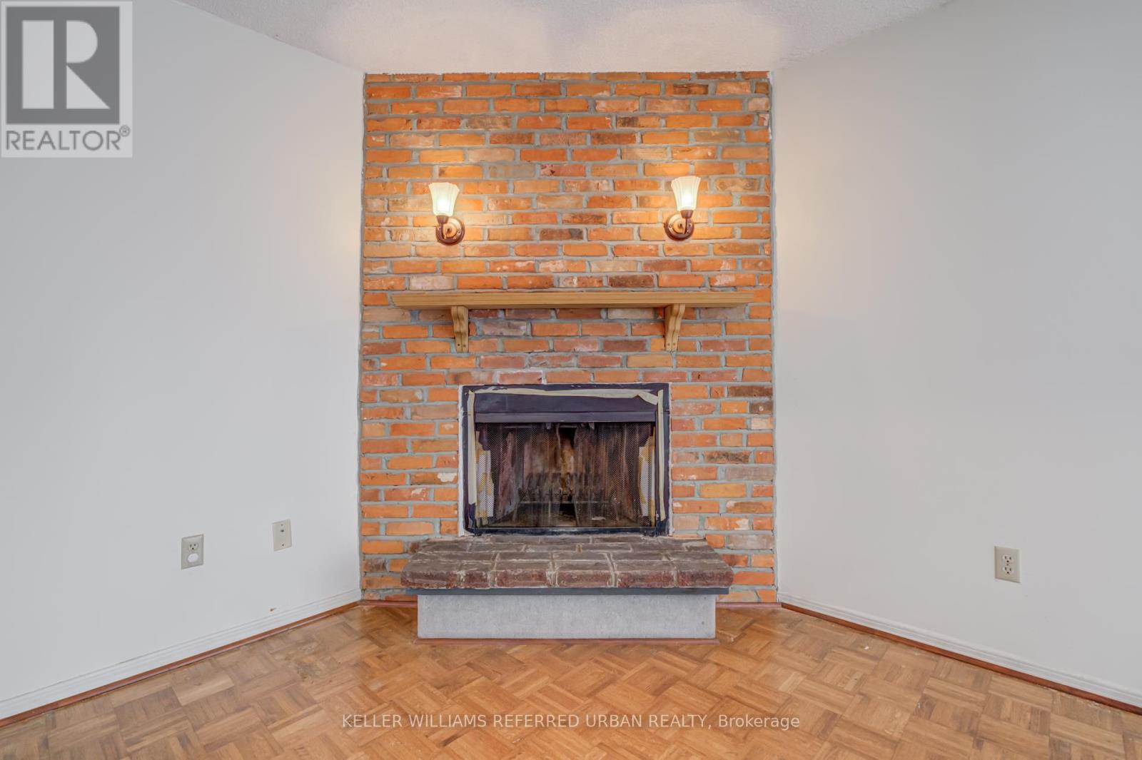 #18 653 VILLAGE PARKWAY - 9