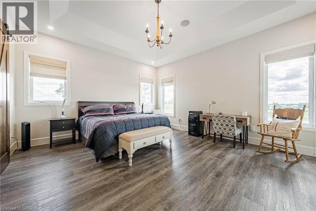 4 MIDDLEPORT Road - 13