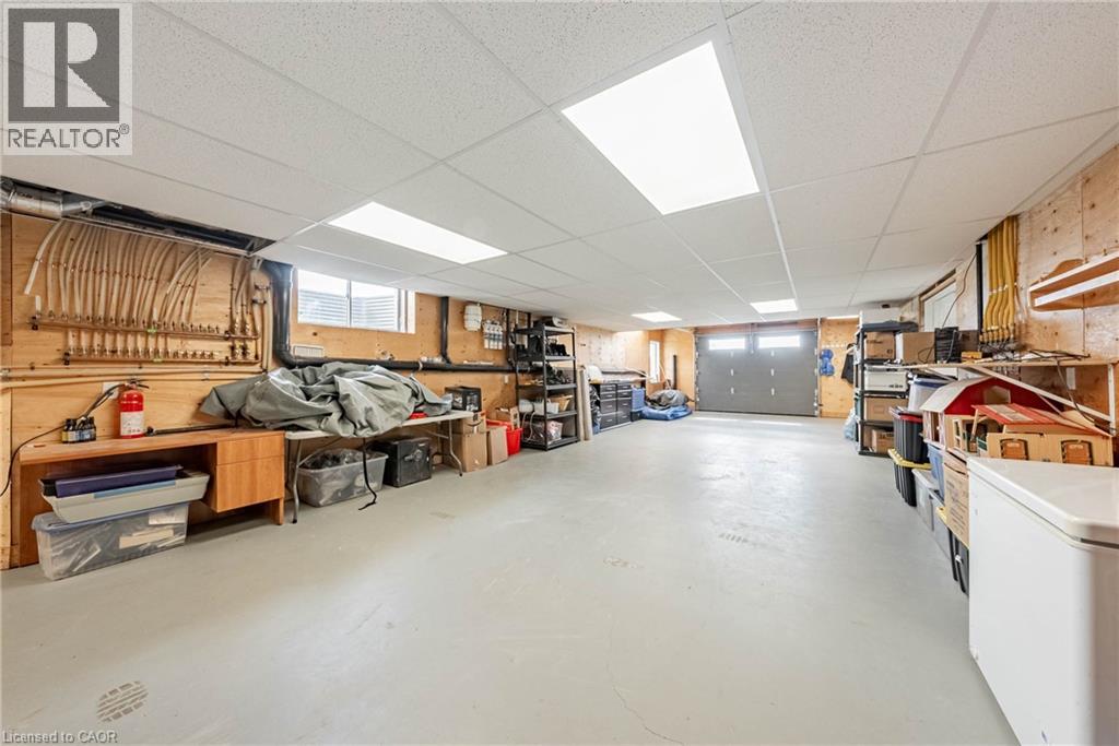 4 MIDDLEPORT Road - 31
